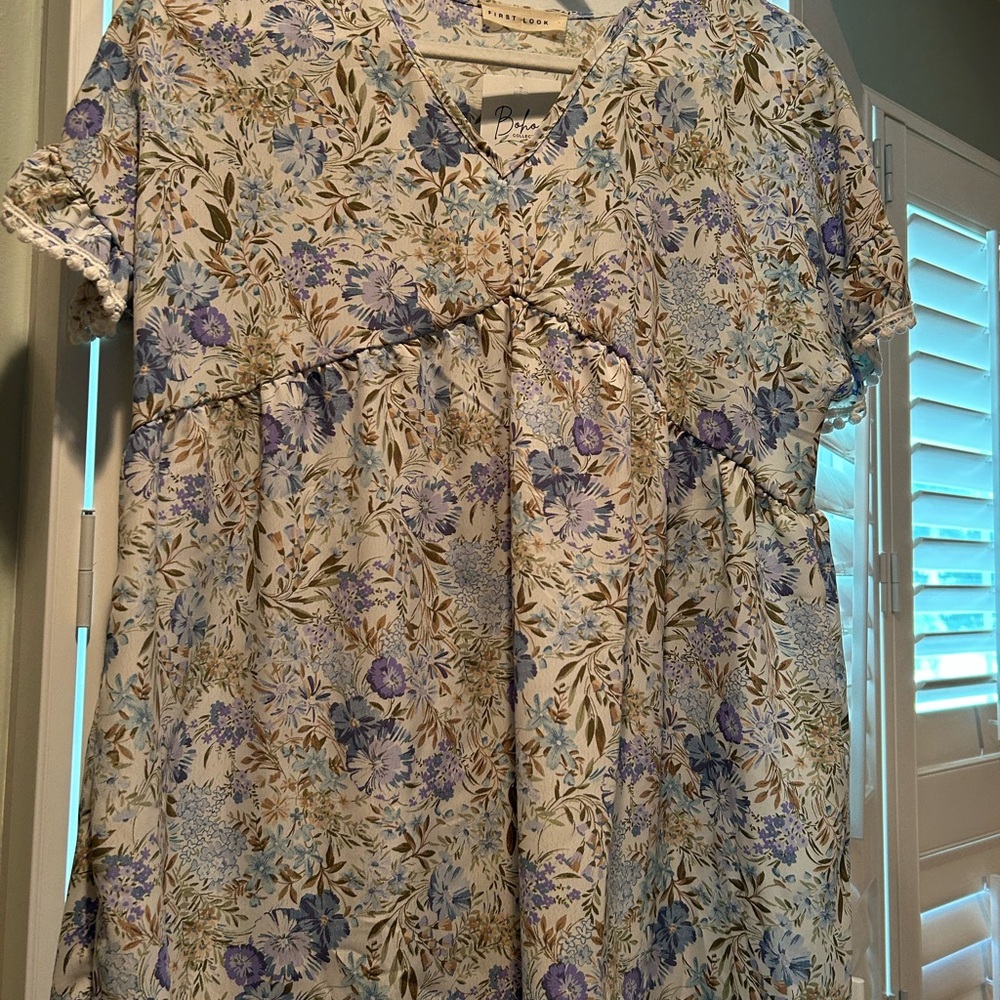 Floral Blouse in Blue and Cream
